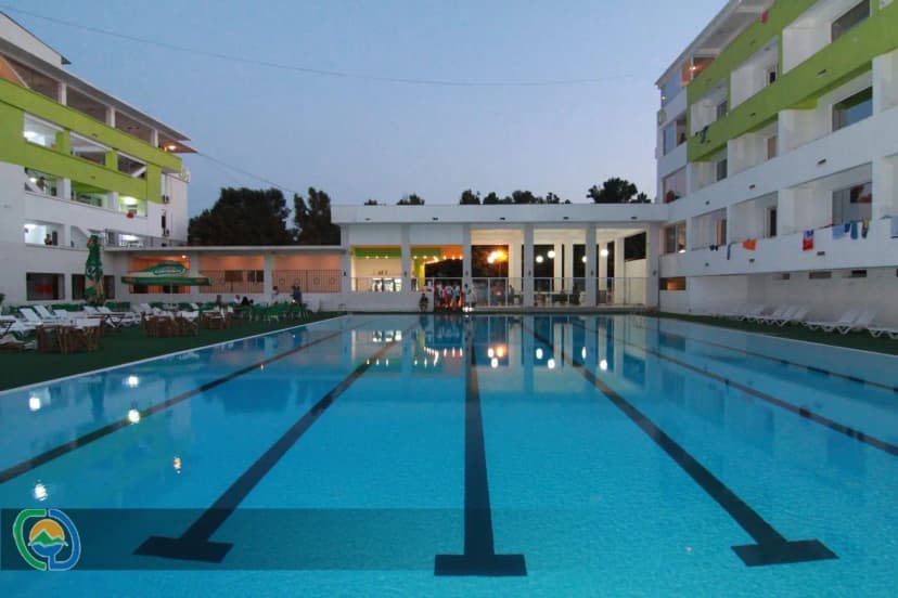 Piscină semi-olimpică în incinta complexului Casa Duca Costinești – tabere și cantonamente