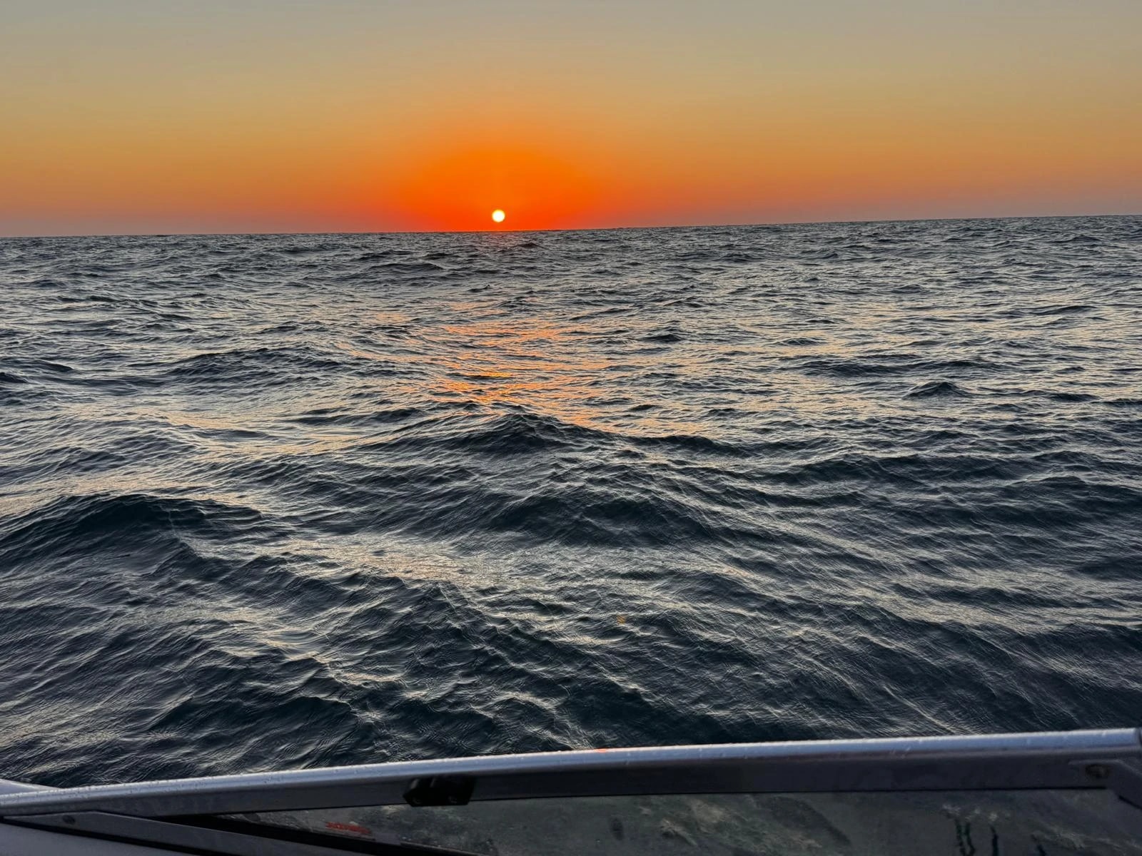 filmare pe mare, cu valuri, plaja din costinesti